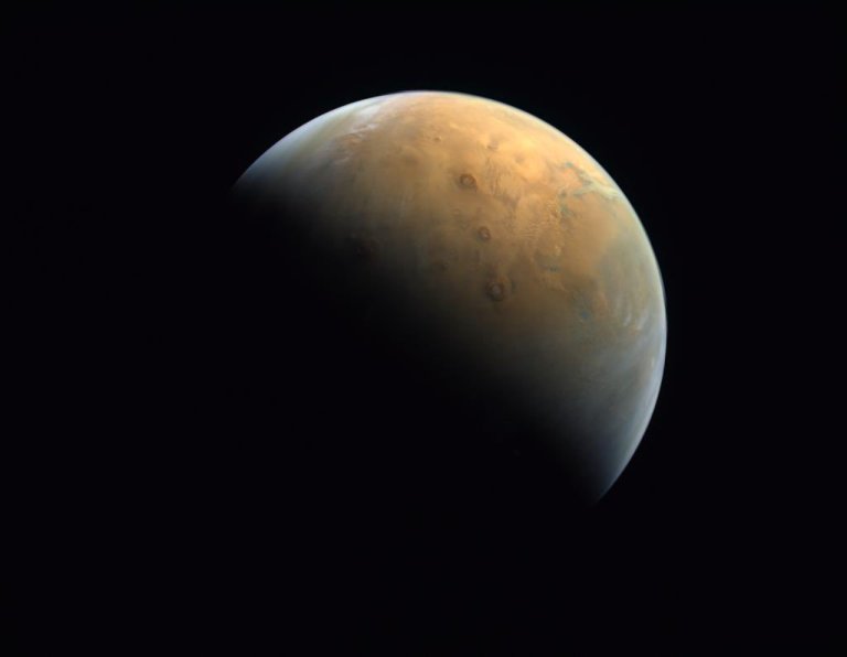 La primera foto de Marte capturada por la sonda emiratí que hizo historia