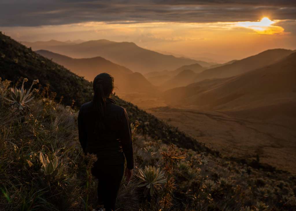 Atardecer desde el volcán de Sotará. Al fondo, las montañas del resguardo indígena de Ríoblanco (Cauca).