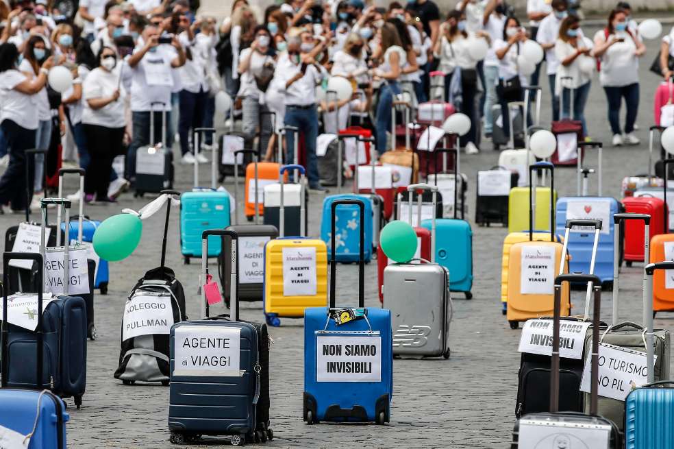 El sector turismo italiano protesta en Roma para pedir ayudas del gobierno de este país.