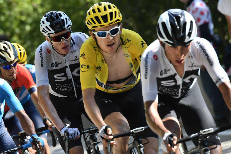 el colombiano Egan Bernal y los británicos Geraint Thomas y Chris Froome, las figuras del equipo Sky en 2018. / AFP