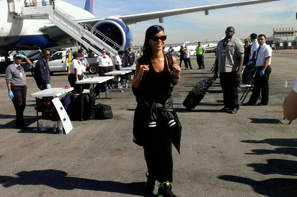 Rihanna mandó por Twitter esta imagen en la que muestra el avión privado en el que va de gira.