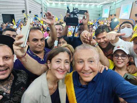 Ingrid Betancourt renunció a su candidatura para adherir a Rodolfo Hernández