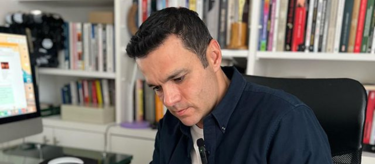 Juan Diego Alvira por poco es alcanzado por un rayo en plena grabación