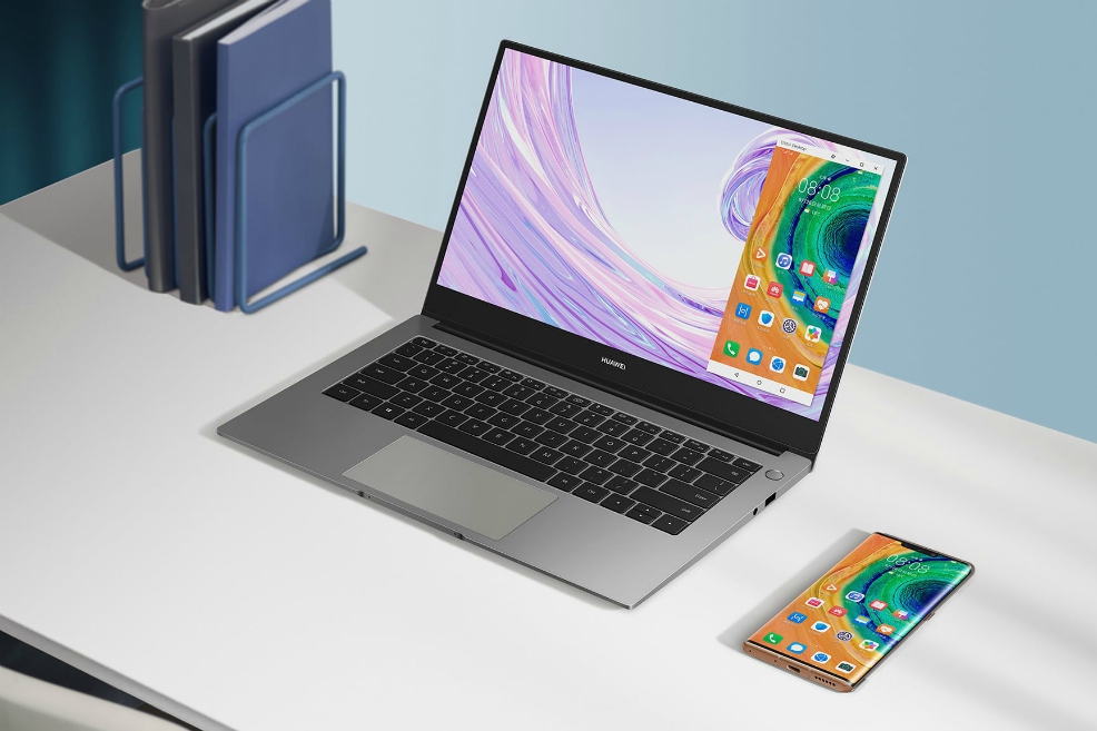 El Huawei MateBook D14 cuenta con un diseño ultraliviano, con un grosor de 15,9 mm2, que le da un aspecto más elegante.CortesíaDoble pantalla y grabaciónOtra de las facultades de Huawei Share es la posibilidad de unir hardware y software. Huawei a través de Huawei Share permite usar tanto portátil como smartphone y disfrutarlos en una sola pantalla; terminando con el cambio entre su teléfono y computadora portátil que a veces resulta impertinente y poco práctico. Además, esta tecnología también permite realizar grabaciones de pantalla del PC con el smartphone: sólo es necesario que el usuario sacuda ligeramente el teléfono y toque el icono de Huawei Share en la notebook, y la grabación iniciaráen cuestión de segundos.
