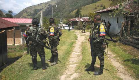 Defensoría alerta crisis humanitaria en Cauca por enfrentamientos de disidencias y Ejército