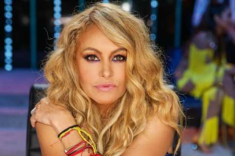 Video. Paulina Rubio pierde el control en pleno concierto e insulta a su baterista