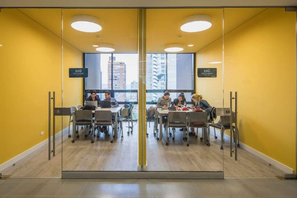 En la Universidad Central la ocupación no supera el 35 % de su capacidad para evitar aglomeraciones, son muchos los estudiantes que se están beneficiando de la reapertura gradual, que, podrá ser definitiva durante 2021.