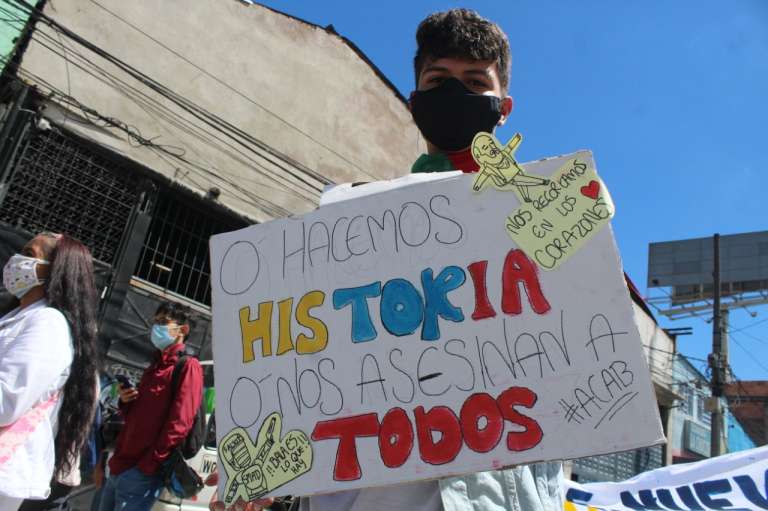 Desde organizaciones de derechos humanos y personajes políticos se han rechazado el ataque al personal de salud, ya que son fundamentales para la atención de heridos, ya sean manifestantes, policías o cualquier persona que necesite atención oportuna.