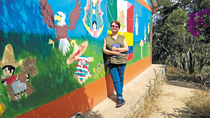 La labor profesional de Irene Vasco ha estado vinculada al mundo de los libros desde la creación, como autora, y la promoción de la lectura. / Cortesía Irene Vasco