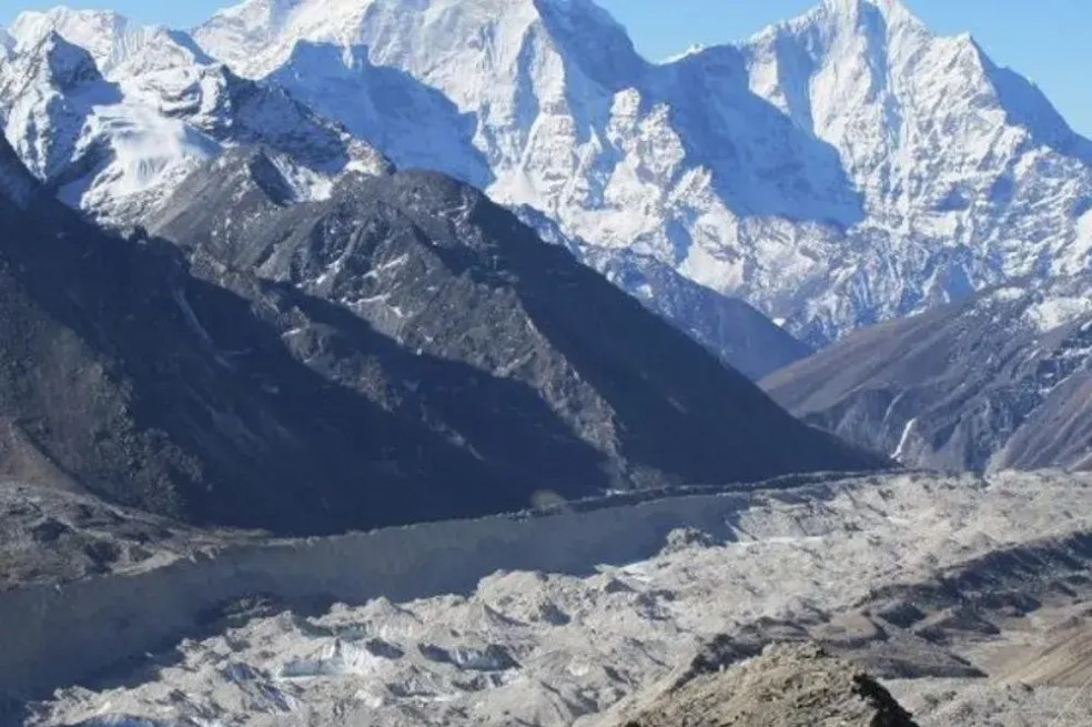 Durante las últimas décadas los glaciares del Himalaya han perdido hielo diez veces más rápido en las últimas décadas que en promedio desde la última gran expansión de glaciares hace 400-700 años.