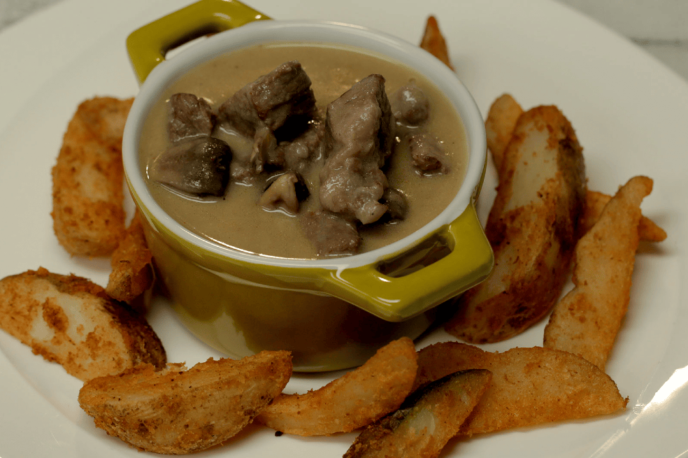 Plato de colina de cuadril al strogonoff