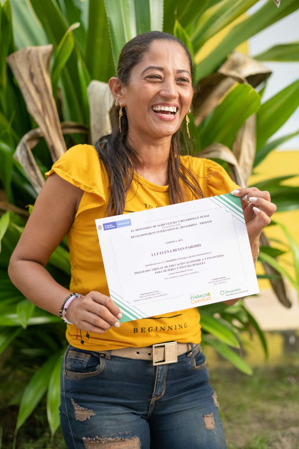 Luz Elena Reyes es una de las 2.434 mujeres rurales que se han graduado del programa virtual de educación financiera.