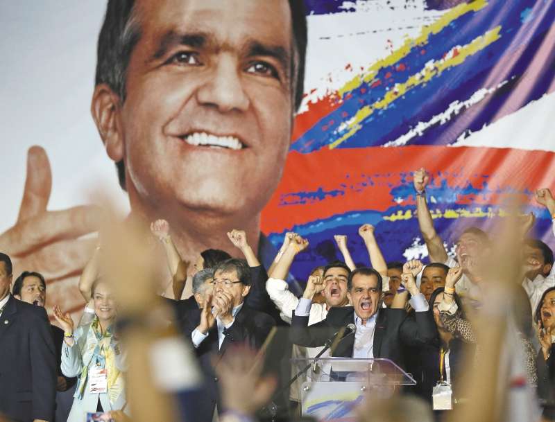 Zuluaga ganó la primera vuelta presidencial con el 29% de los votos, pero en segunda perdió contra Juan Manuel Santos.