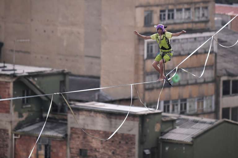 Acróbatas paralizaron el Centro de Bogotá