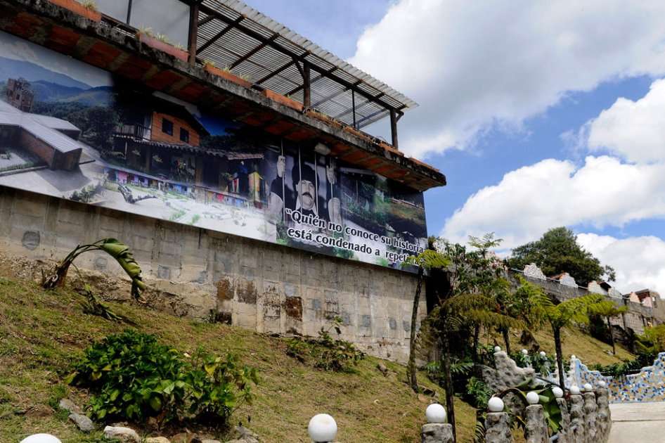 La lujosa cárcel que se levantó para el narcotraficante colombiano Pablo Escobar cuando se entregó a las autoridades en 1991. Foto: EFE