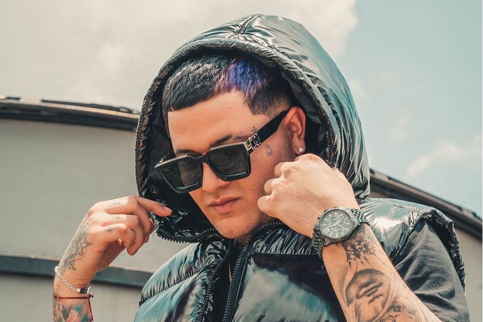 En entrevista con Vea, el cantante de ‘Ohnana’, vinculado sentimentalmente con Carolina Pico, reveló detalles de su historia de vida. ¡Conócelo!