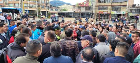 Transportadores bloquearon paso en Zipaquirá en protesta por fotomultas