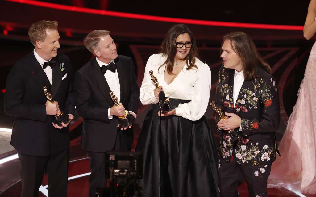 Hollywood (United States), 27/03/2022.- (L-R) Jared Bush, Clark Spencer, Yvett Merino and Byron Howard react after winning the Oscar for Best Animated Feature Film for 'Encanto' during the 94th annual Academy Awards ceremony at the Dolby Theatre in Hollywood, Los Angeles, California, USA, 27 March 2022. The Oscars are presented for outstanding individual or collective efforts in filmmaking in 24 categories. (Estados Unidos) EFE/EPA/ETIENNE LAURENT