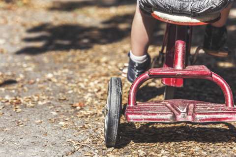 Contaminación puede inducir cambios en el cerebro de los niños, según estudio