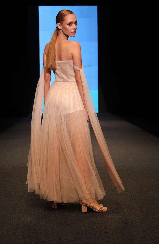 Pamela Stevenson en la Pasarela Cromos en Cali Distrito Moda