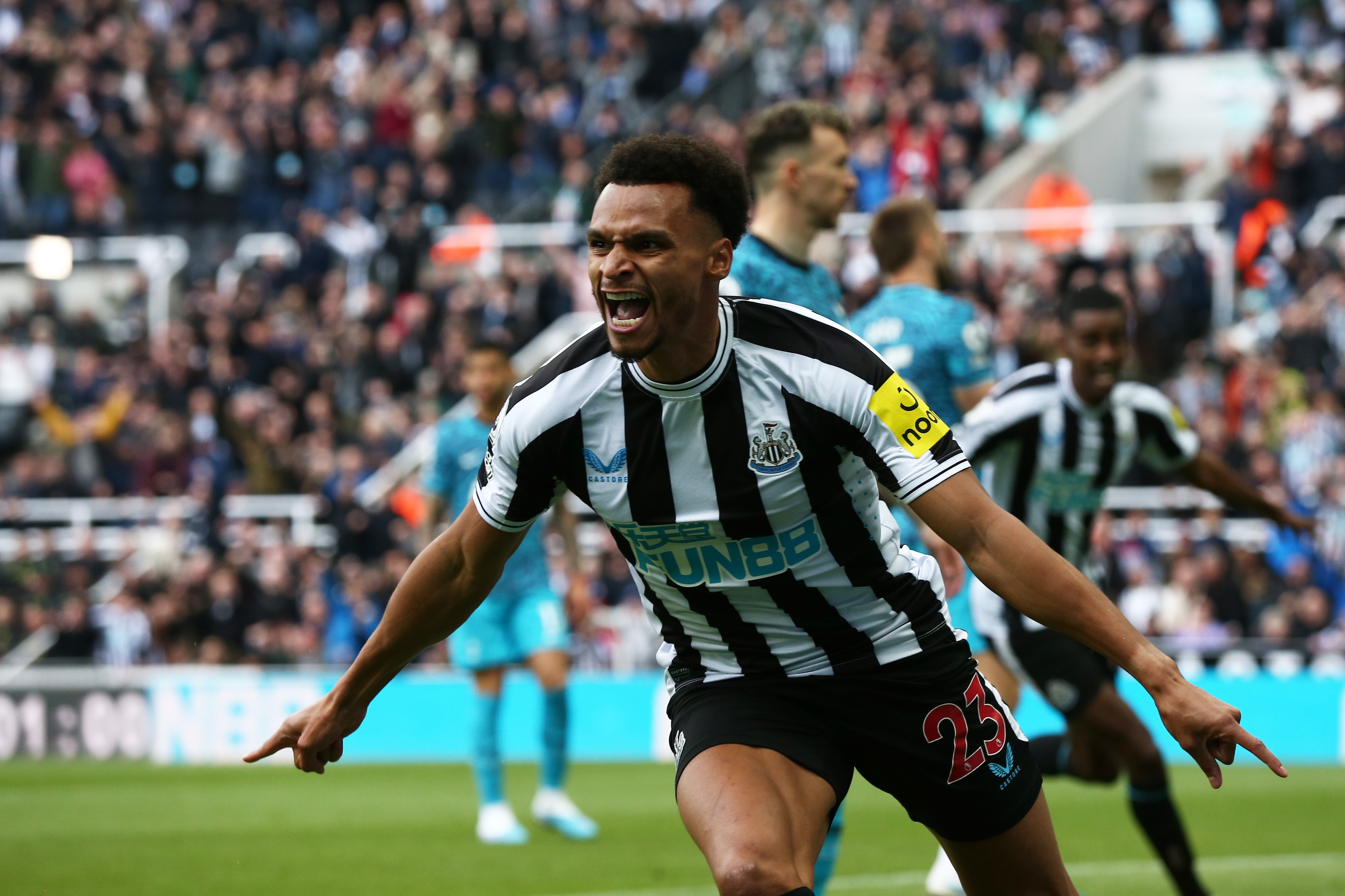 Newcastle (United Kingdom), 23/04/2023.- Jacob Murphy of Newcastle celebrates after scoring the 1-0 opening goal during the English Premier League soccer match between Newcastle United and Tottenham Hotspur in Newcastle, Britain, 23 April 2023. (Reino Unido) EFE/EPA/ADAM VAUGHAN EDITORIAL USE ONLY. No use with unauthorized audio, video, data, fixture lists, club/league logos or 'live' services. Online in-match use limited to 120 images, no video emulation. No use in betting, games or single club/league/player publications