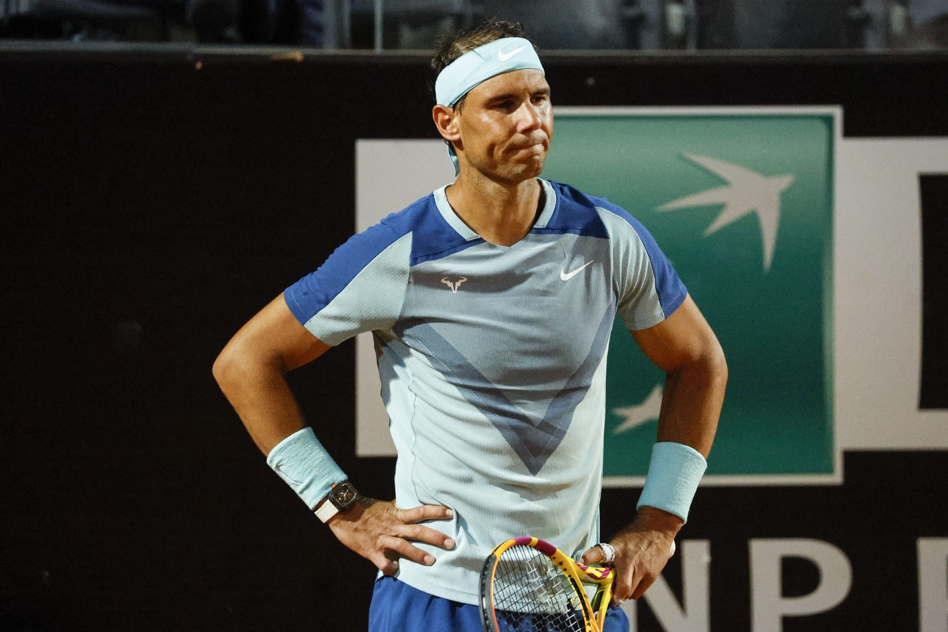 -FOTODELDÍA- Roma (Italia), 12/05/2022.- Rafael Nadal de España reacciona tras perder su partido de tercera ronda de singles masculino contra Denis Shapovalov de Canadá en el torneo de tenis Abierto de Italia en Roma, Italia, 12 de mayo de 2022. (Tenis, Italia, España, Roma) EFE/EPA/FABIO FRUSTACI