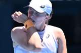 Abierto de Australia: Swiatek eliminada, Tsitsipas sigue en carrera