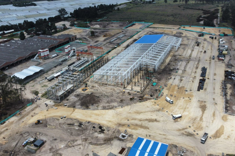 Avances en la construcción del patio taller del Regiotram de Occidente, en Facatativá.