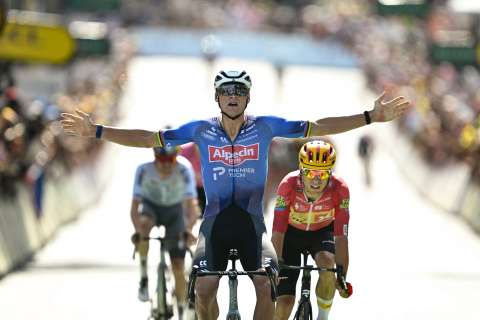 Tour de Francia: Mathieu van der Poel ganó la novena etapa tras imponerse en el esprint