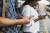 ¿Qué es lo que más hacen los colombianos en sus teléfonos celulares?