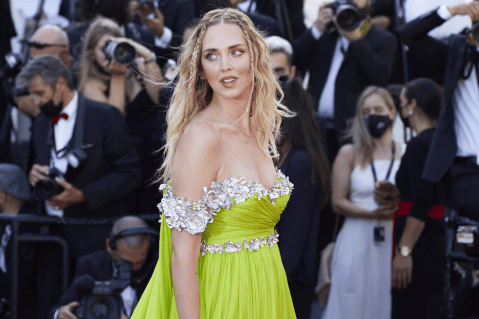 Chiara Ferragni impacta en Cannes con un Giambattista Valli