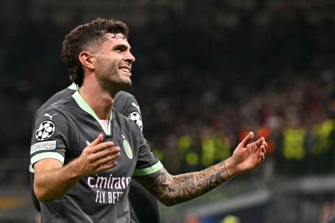 Increíble gol olímpico de Pulisic con Milan en el partido de la Champions: video