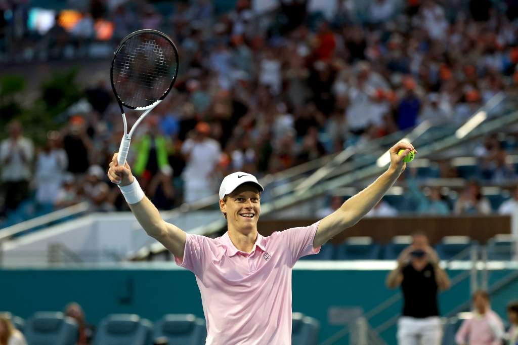 MIAMI GARDENS, FLORIDA - MARCH 29: Jannik Sinner of Italy celebratres match point against Jiri Lehecka of Czechia during the Men's Singles Final of the Miami Open Presented by Itau at Hard Rock Stadium on March 29, 2026 in Miami Gardens, Florida. Matthew Stockman/Getty Images/AFP (Photo by MATTHEW STOCKMAN / GETTY IMAGES NORTH AMERICA / Getty Images via AFP)