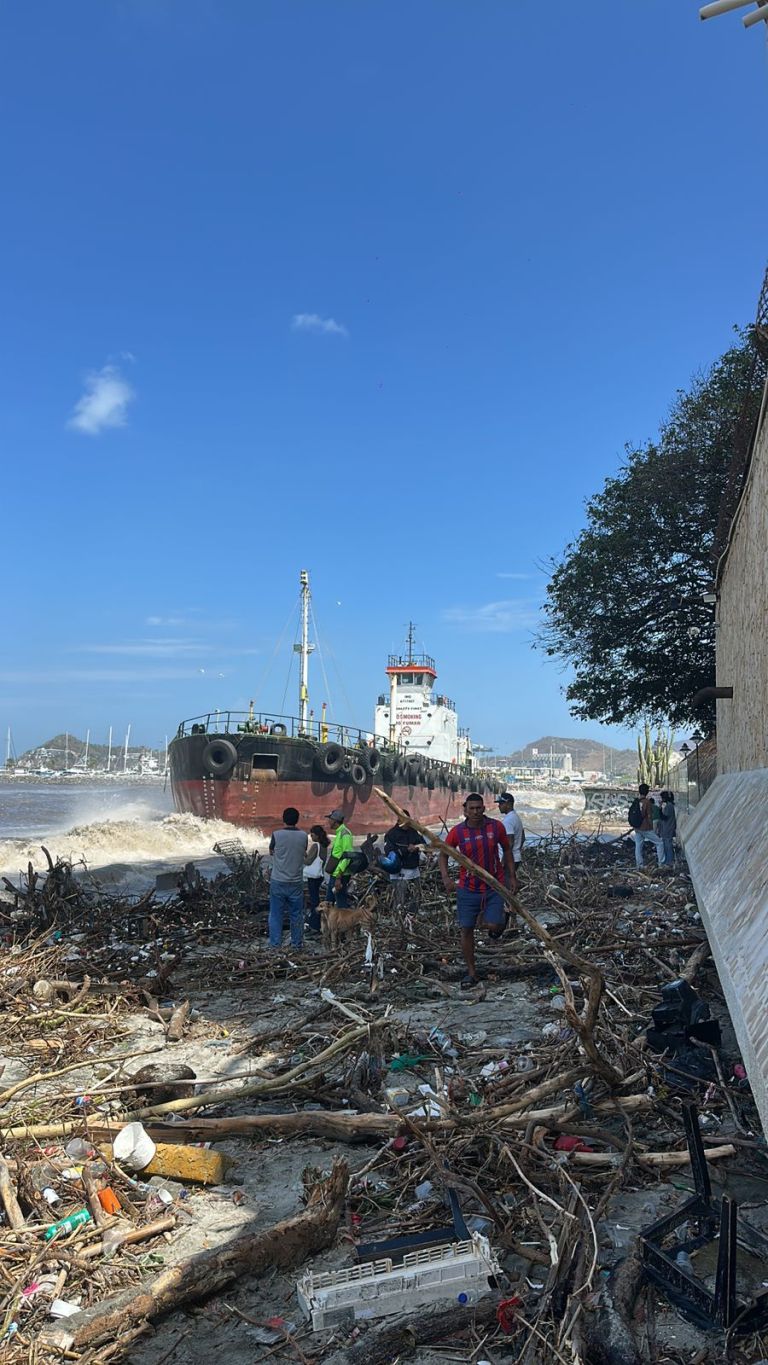 Lluvias en Santa Marta provocaron derrumbes y la muerte de una mujer y su hijo