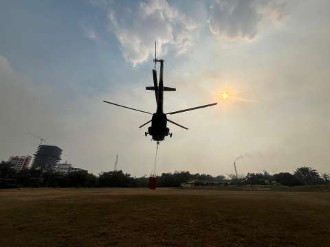 Ejército apoya acciones para mitigar incendio forestal en Barrancabermeja