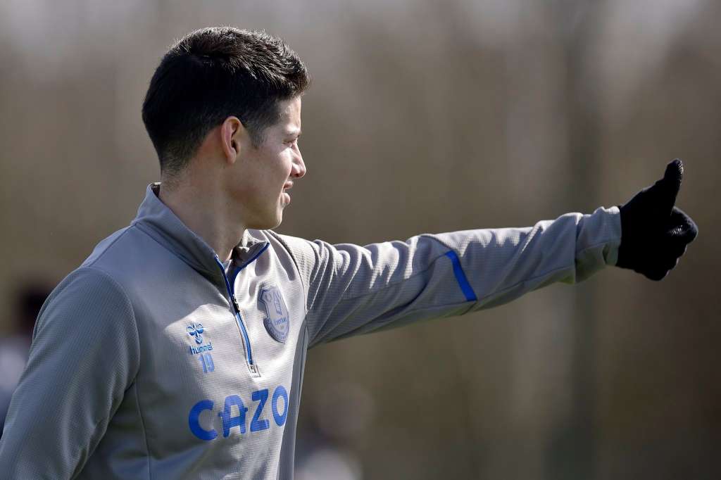 James, durante un entrenamiento del Everton inglés.