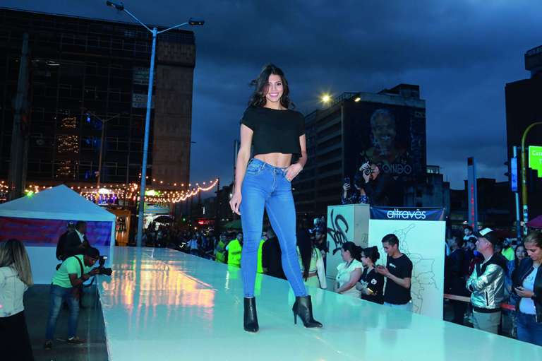 Pasarela NEOS 8