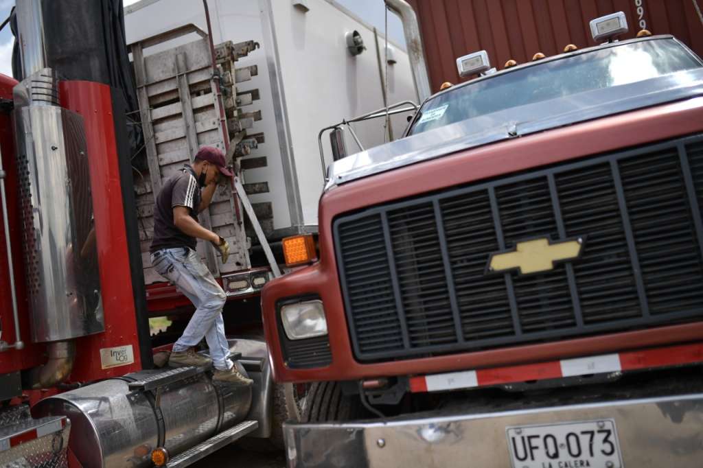Fotografías de la movilización convocada por camioneros este lunes en Bogotá.