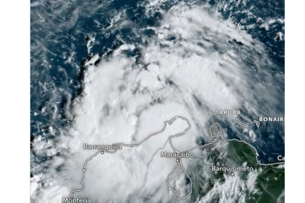 La tormenta estará a 290 km de Providencia en la mañana del sábado.