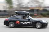 Así funciona el vehículo de Huawei conducido por un teléfono inteligente