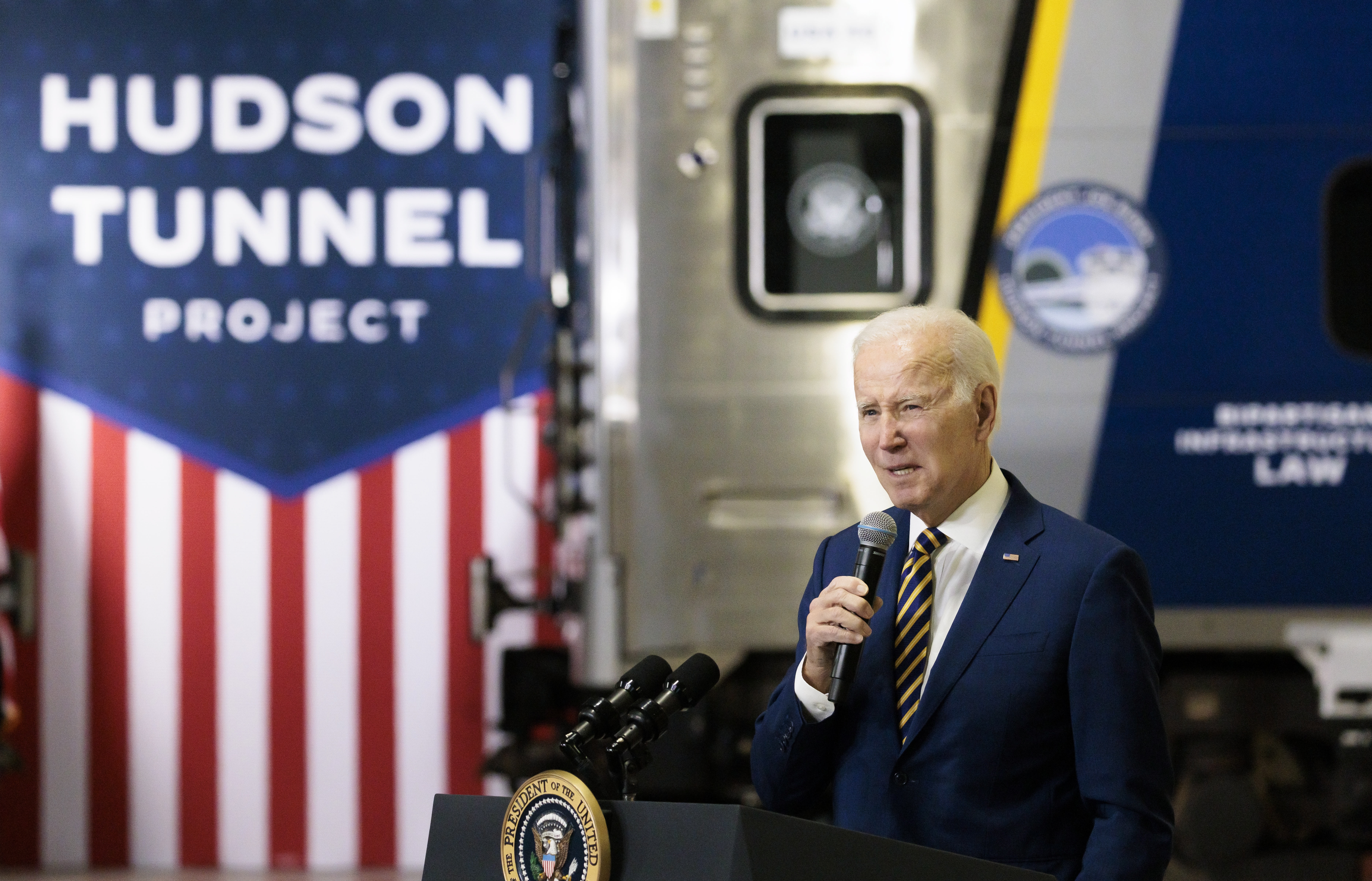 New York (United States), 31/01/2023.- US President Joseph Biden speaks about federal infrastructure funding for the Hudson River Tunnel Project at an event in the Hudson Yards train yard in New York, New York, USA, 31 January 2023. (Estados Unidos, Nueva York) EFE/EPA/JUSTIN LANE