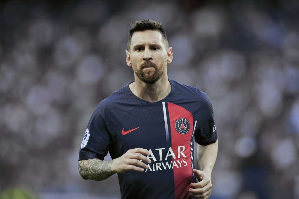 Paris (France), 15/04/2023.- Paris Saint Germain's Lionel Messi in action during the French Ligue 1 soccer match between Paris Saint Germain and Clermont Foot 63 in Paris, France, 03 June 2023. (Francia) EFE/EPA/CHRISTOPHE PETIT TESSON