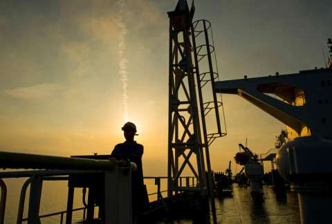 Petróleo Brent baja el 5,64 % hasta US$31,86, mínimo desde marzo de 2004