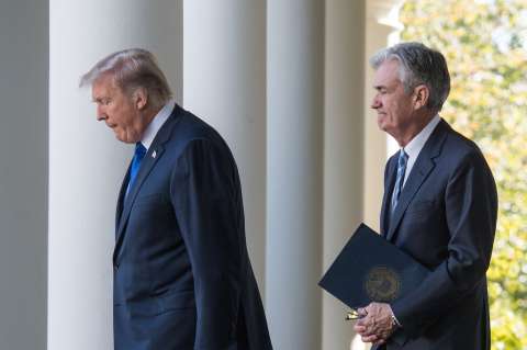 Tras cifras de empleo, Trump presiona a Powell para que baje las tasas de interés