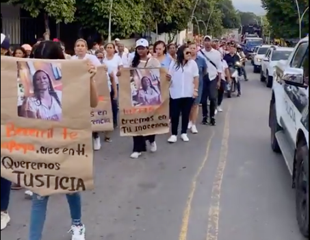 Los manifestantes marcharon por la avenida principal de Becerril, Cesar.