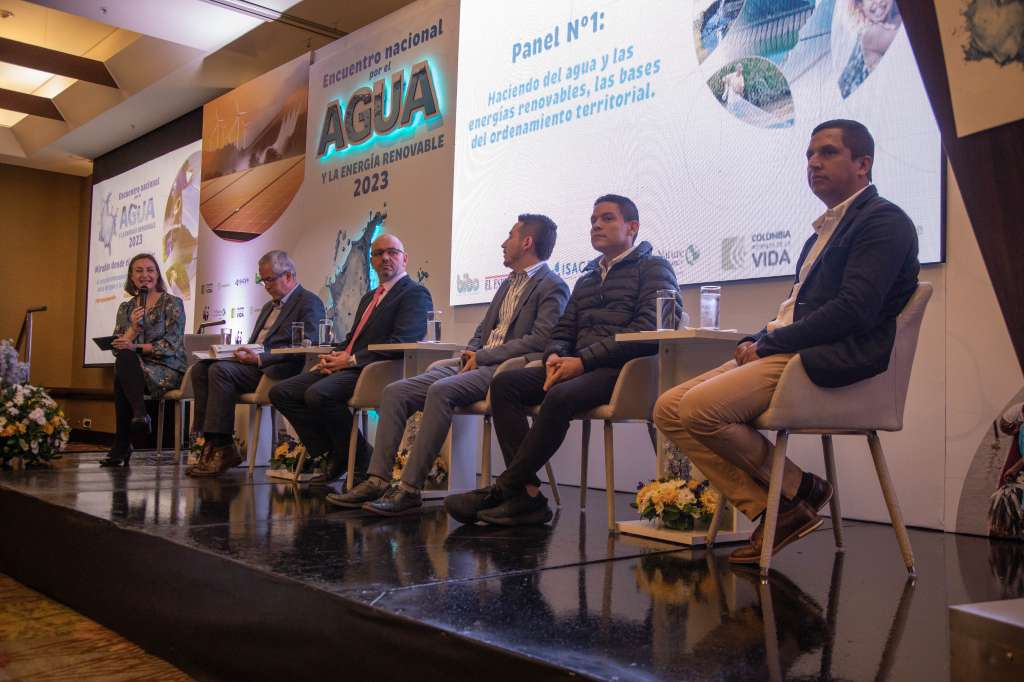 El encuentro nacional por el Agua y la Energía Renovable reunió a cuatro alcaldes electos.