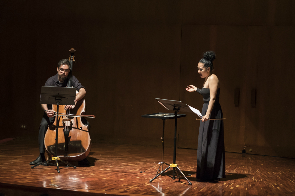 La soprano colombiana Juanita Delgado tuvo la responsabilidad de interpretar algunas piezas del compositor mexicano Mario Lavista. / Gabriel Rojas © Banco de la República