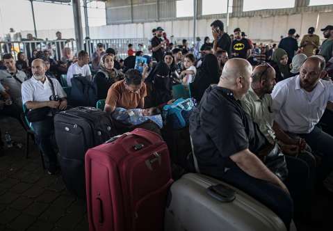 Por segundo día consecutivo siguen saliendo buses con refugiados de Gaza