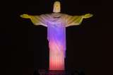 Cristo Redentor de Brasil luce la bandera colombiana