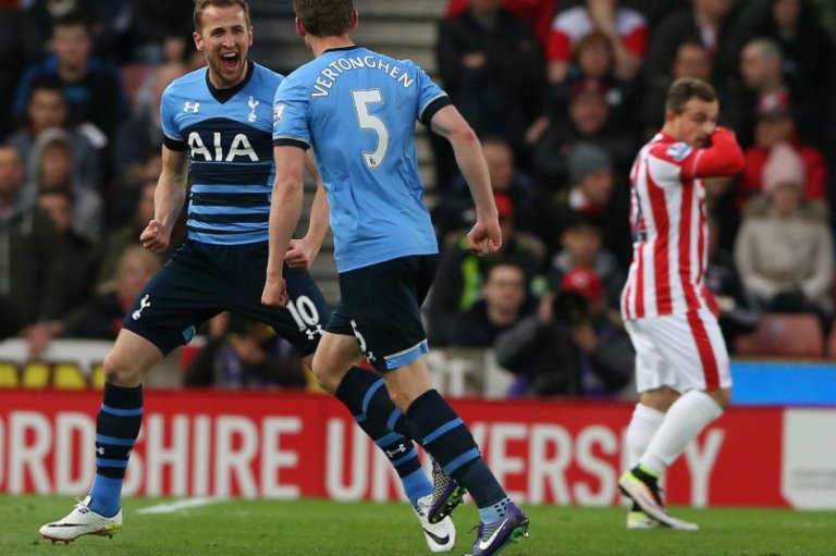 Tottenham goleó al Stoke y le recortó ventaja al Leicester